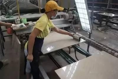 国产瓷砖生产全过程视频,从原料到成品，一窥瓷砖制造全貌