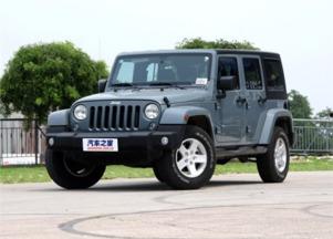 国产黑色牧马人试驾视频,硬派越野新选择，驾驭极限挑战